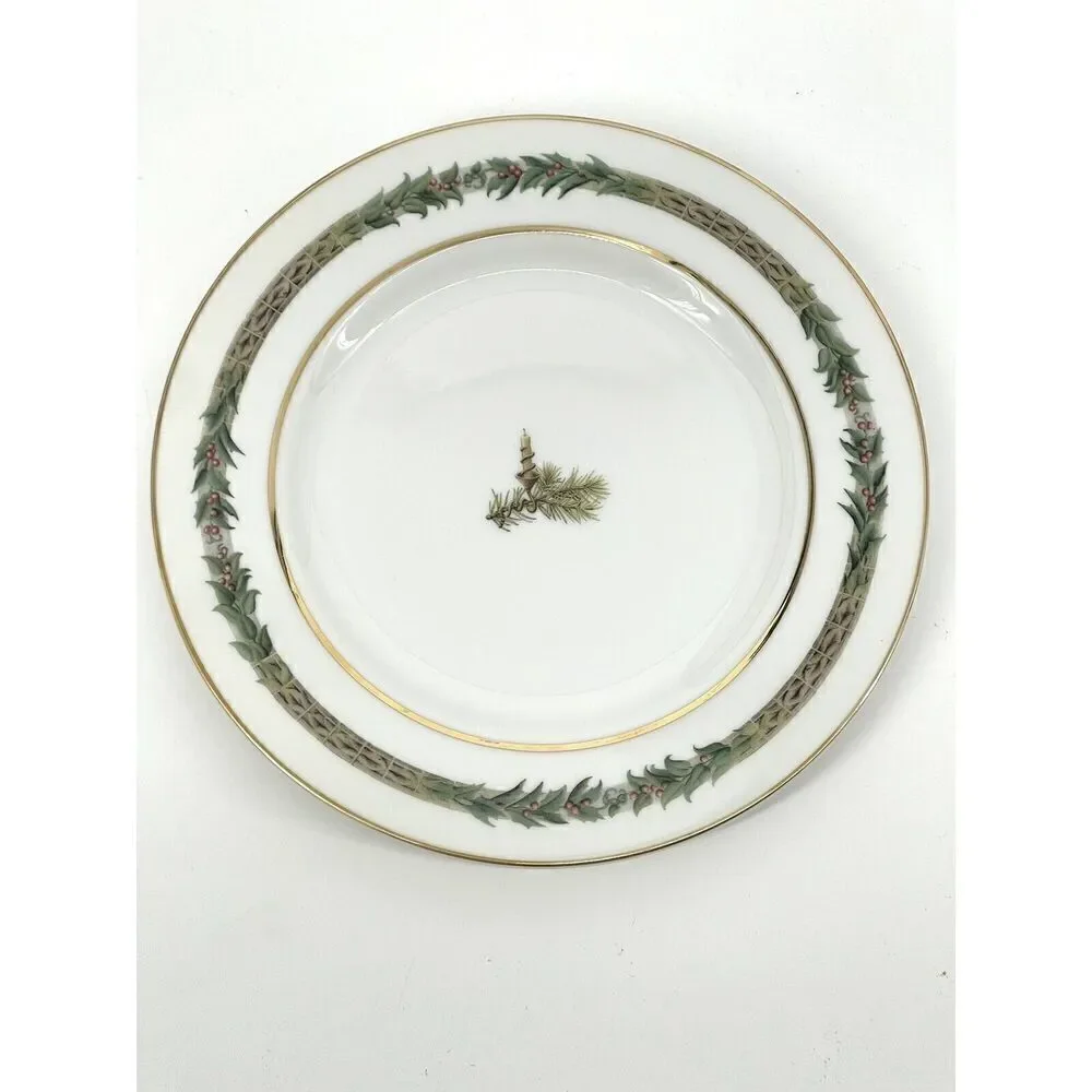 Department 56 Christmas Classic Dickens Salad Dessert Side Plate 8”